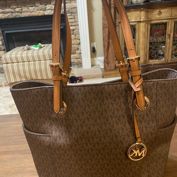 Michael Kors MK Pattern Tote Bag Brown Authentic Shoulder Charm BEAUTIFUL!! - Picture 1 of 8